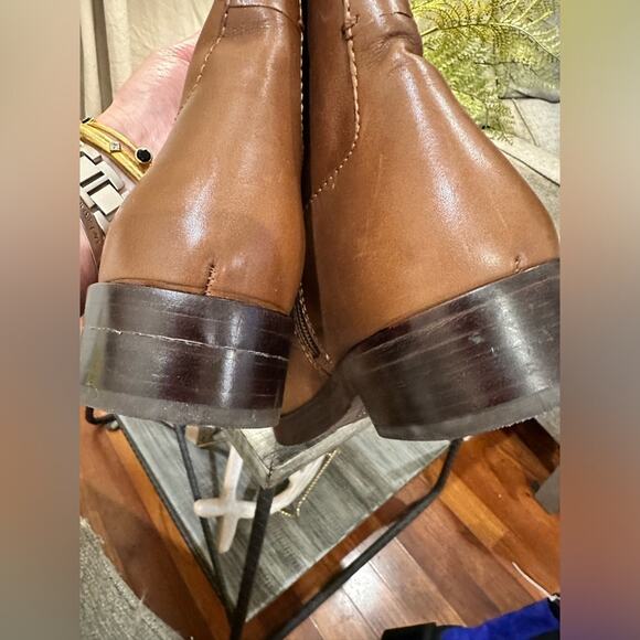 Tory Burch LOGO-EMBOSSED TALL LEATHER BOOTS - Picture 12 of 14